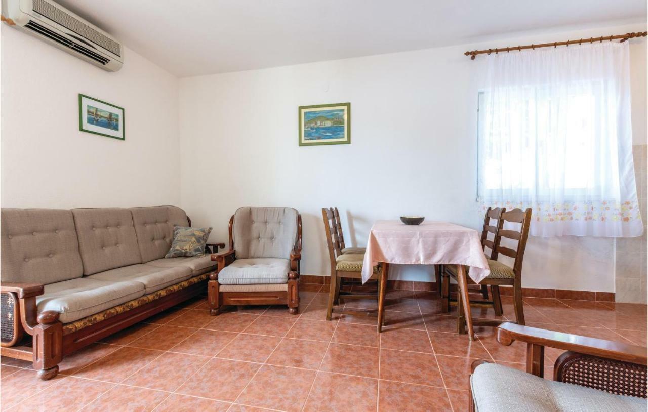 Cozy Apartment In Okrug Donji With Kitchen Donji Okrug  Extérieur photo